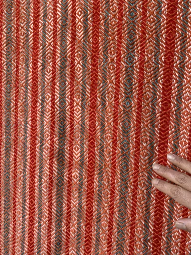 motif des des losanges sur fond en bandeaux verticaux en 3 couleurs