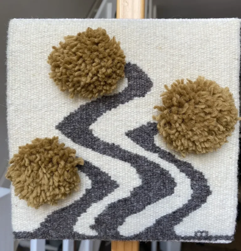 tableau naïf / 3 bourgeon qui se poussent de la terre