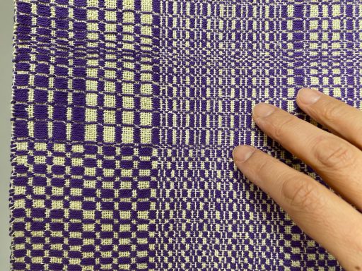 structure de tissage en flotté de fil de trame sur une toile