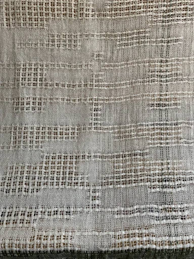 tissu en structure ajouré avec fil de lin / motif géométrique avec des zones ajourées en dentelle et des zones en toile 