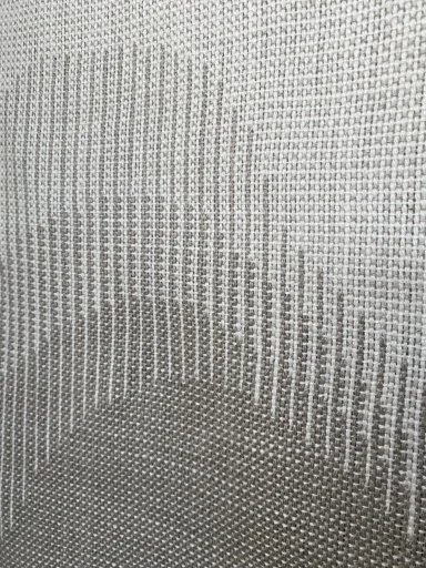 des lignes fines blanches intercalent des lignes épaisses gris ou vice versa
