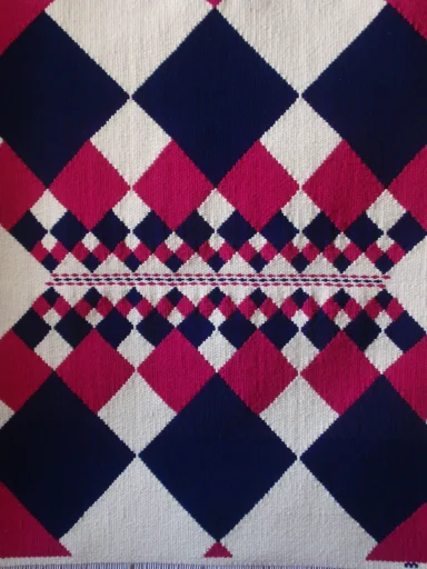 enchainement des losanges de différente taille en 3 couleurs