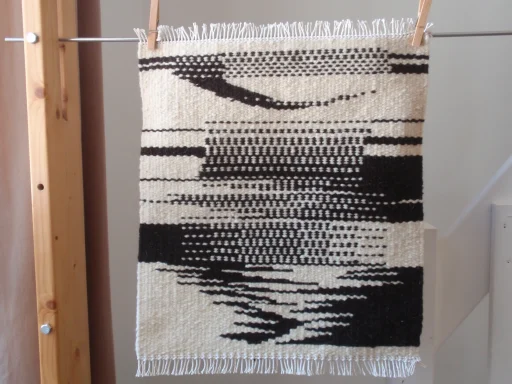 petit tapis suspendu : technique de tapisserie hachure qui permet le passage d'un ton à l'autre