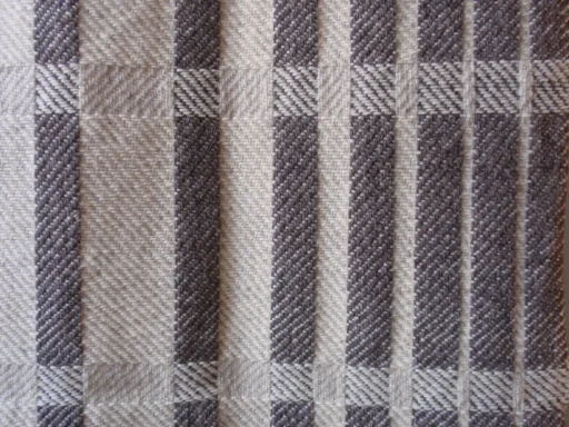 alternation des deux orientations diagonales de structure de tissage - verso du tissu précédente