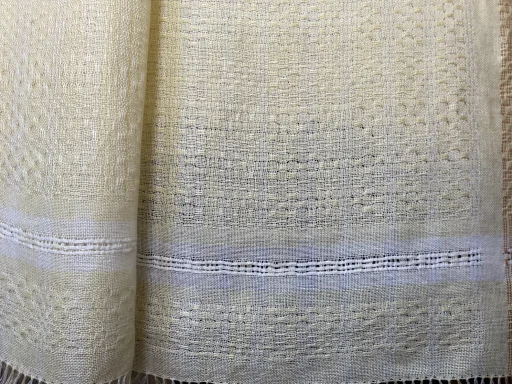 frise horizontale en blanc dentelle